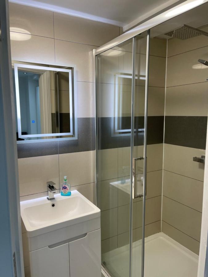 Modern 1 Bedroom Holiday Apartment In Southminster エクステリア 写真